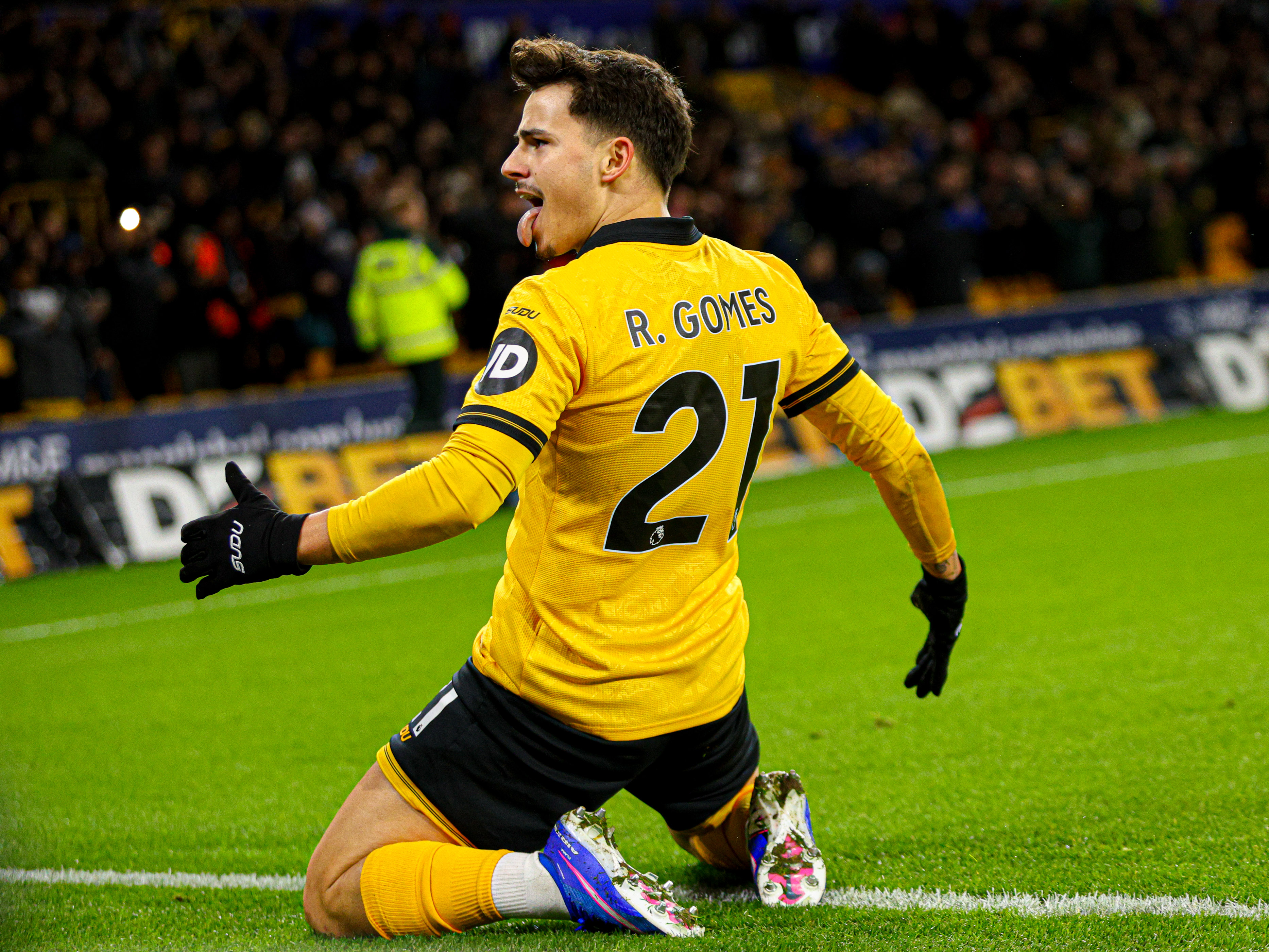 Uskumatu! Punane latern pani hambutuks jäänud valitseva meistri magama