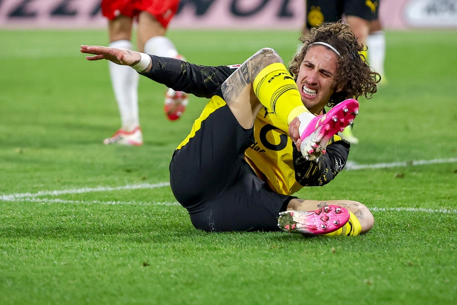 Dortmund pääses kümnekesi jäänud Kölni vastu üle noatera