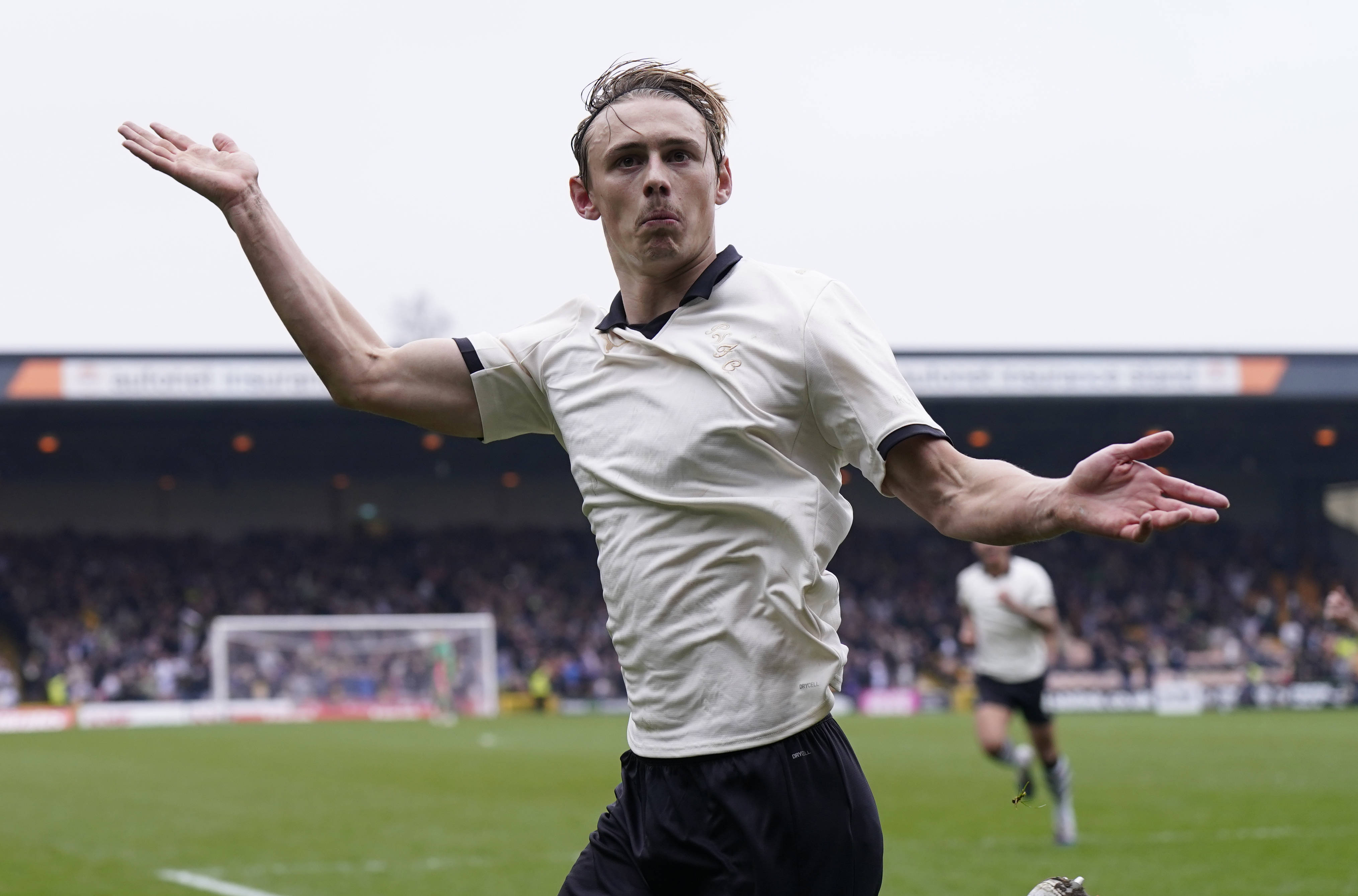 Karikašokk! 57 redelipulka ületanud punane latern lõpetas hirmpika ootuse ja lõi Sunderlandi kummuli