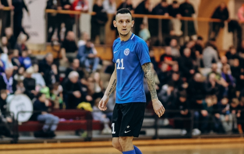 Veel 2020. aastal Premium liigas Tallinna Legioni kaptenipaela kandnud Denis Vnukov on praeguseks &uuml;ks Eesti saalijalgpallikoondise &uuml;ks liidritest. Foto: Valentina &Scaron;estero