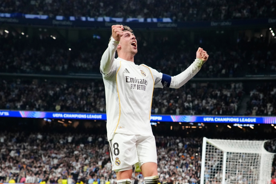 Federico Valverde l&otilde;i k&otilde;ik kolm v&auml;ravat. Foto: Scanpix / Jose Breton / AP Photo