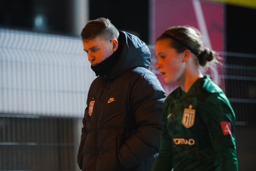 Peatreener Karl-Sander Eensoo koos Gretlin Pihlakuga. Foto: Liisi Troska / jalgpall.ee