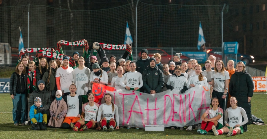 Deniss Samoilov andis Elva naiskonna teatepulga edasi Kalmer Klettenbergile. Foto: Siim J&auml;nes