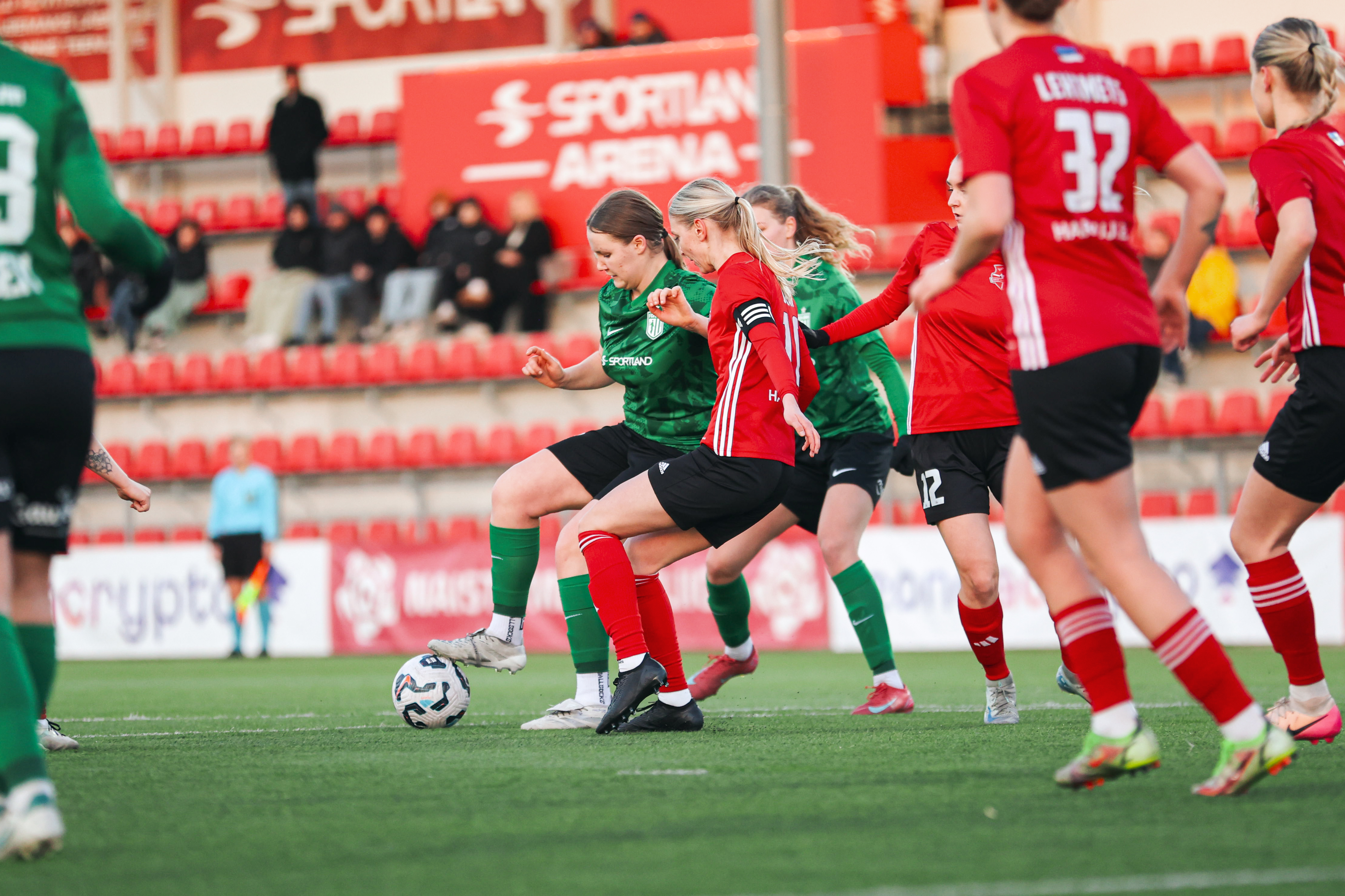 VAATA JÄRELE: Flora avavõitu kaunistas olümpiavärav ja varjutas kohtunike ränk viga