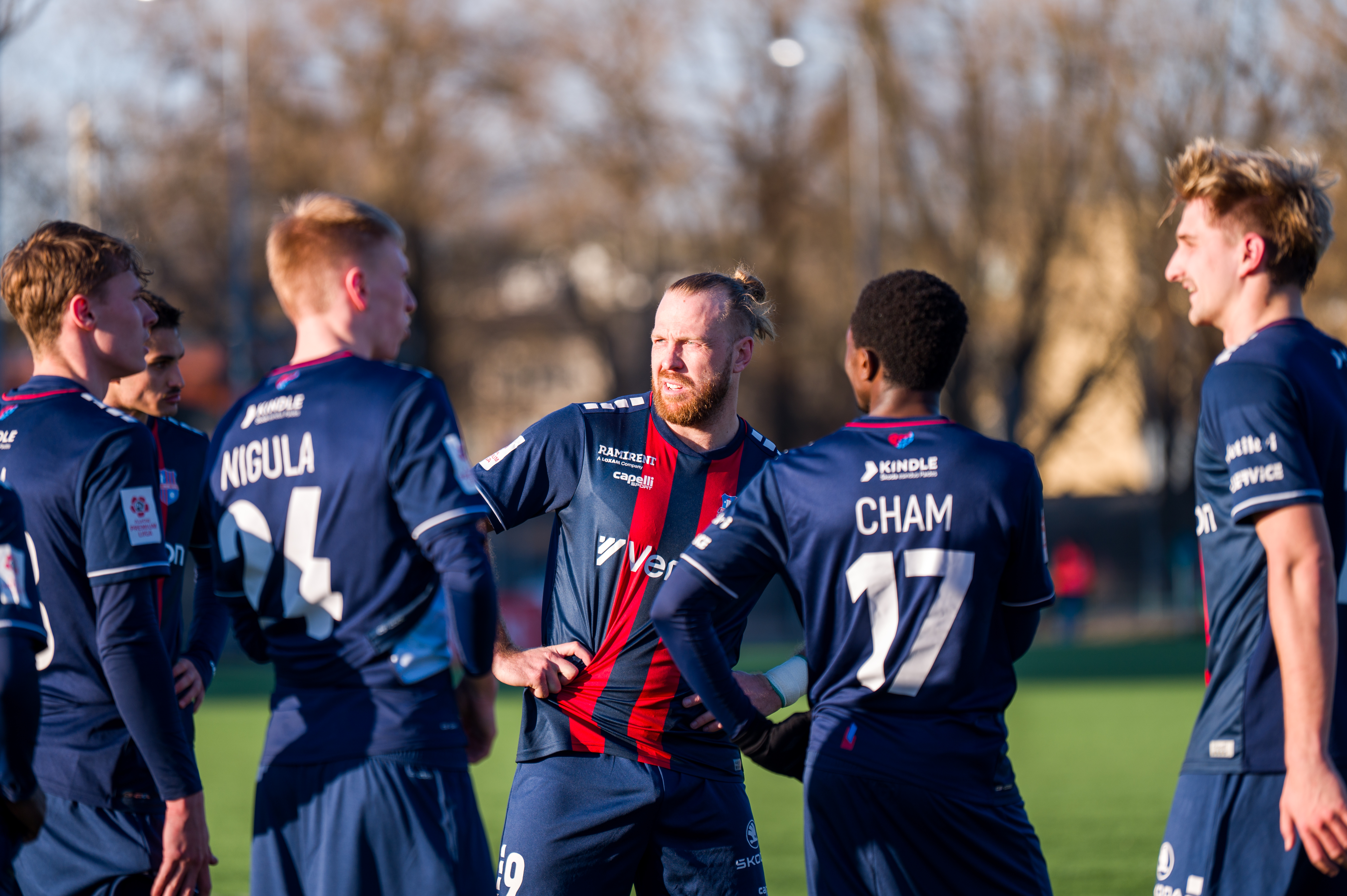 TÄNA OTSEPILT: kuidas läheb Anieril enda jaoks uuel ja tuulisel Kuressaare kunstmurul?  (kell 14.30 + Kalju-Trans!) 