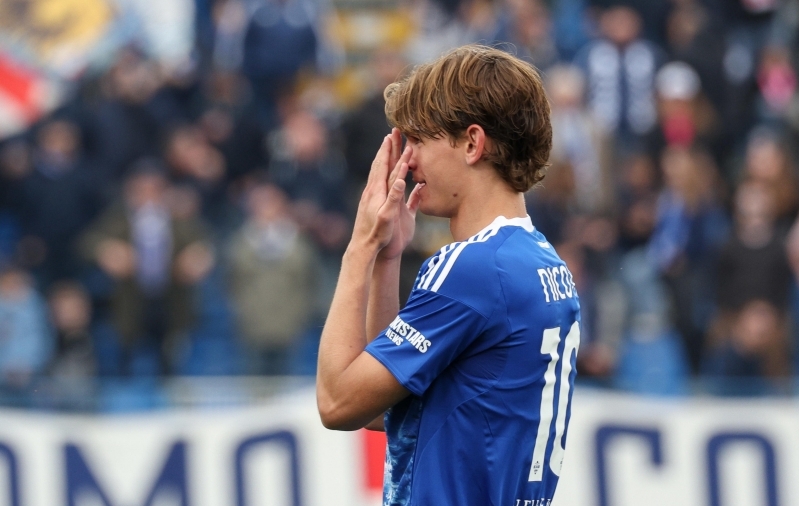 Real Madrid käivitab väljaostuklausli ja saab Como staari kommiraha eest tagasi