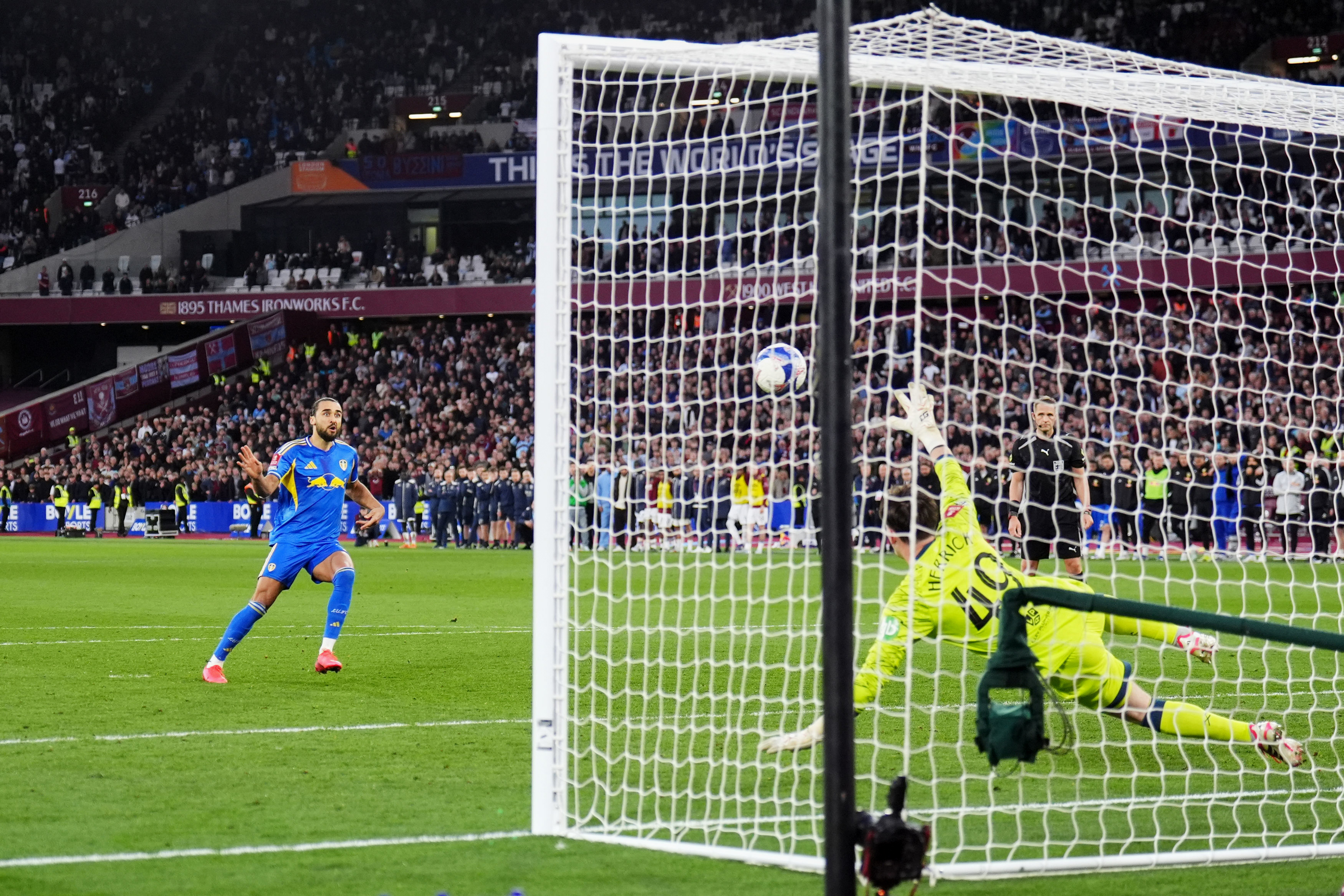 Karikadraama! West Ham läbis Kolgata tee, kuid Leeds lõpetas 39 aastat kestnud ootuse