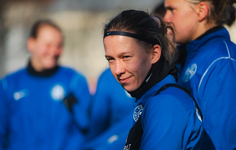 Kelly Rosen on karj&auml;&auml;ri 100. koondisem&auml;ngu ootel. Foto: Liisi Troska / jalgpall.ee
