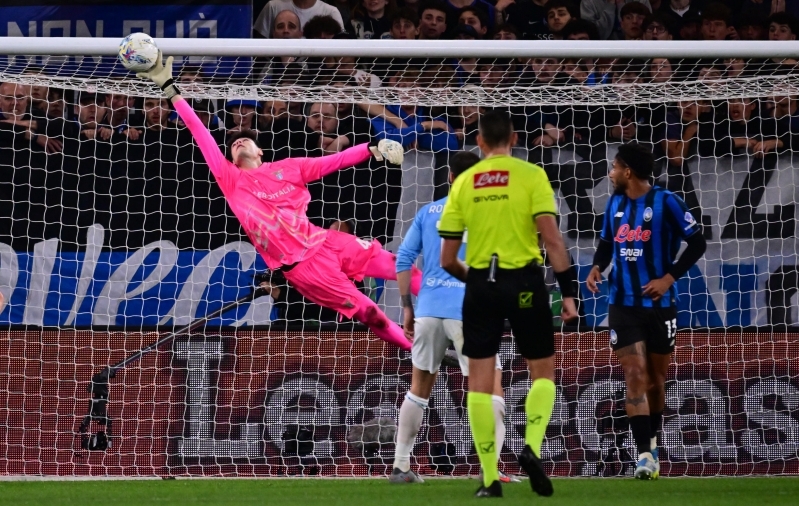 Järjest neli penaltit tõrjunud väravavaht vedas Lazio karikafinaali