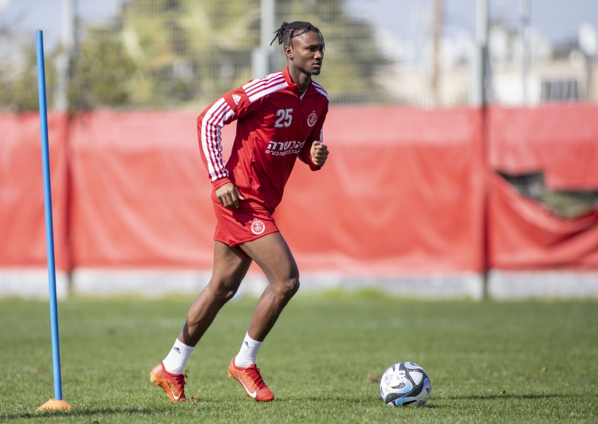 Tambedou Tel Avivi Hapoeli treeningul. Foto: erakogu
