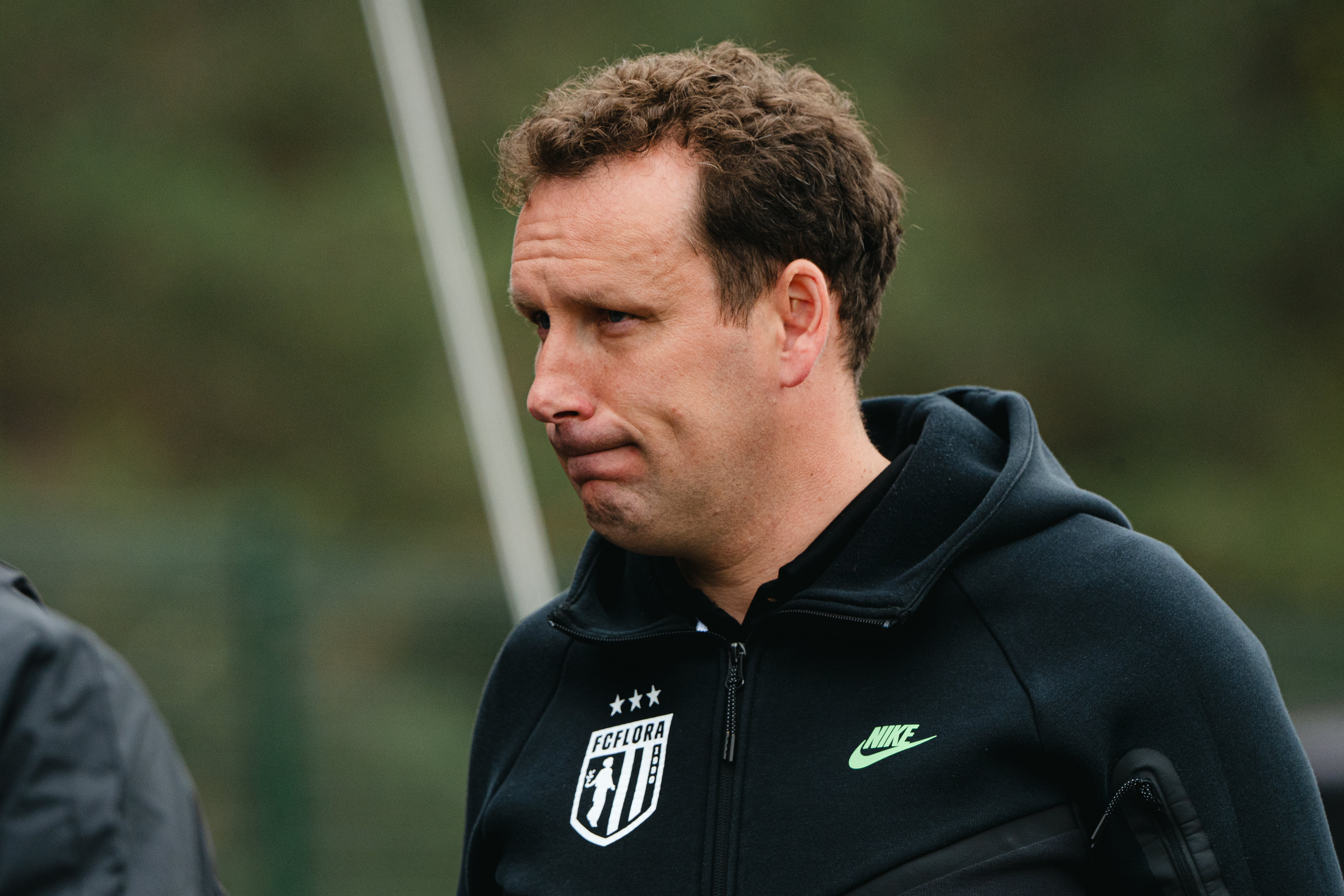 Konstantin Vassiljev manitseb meeskonda Paidet mitte alahindama. Foto: Liisi Troska / jalgpall.ee