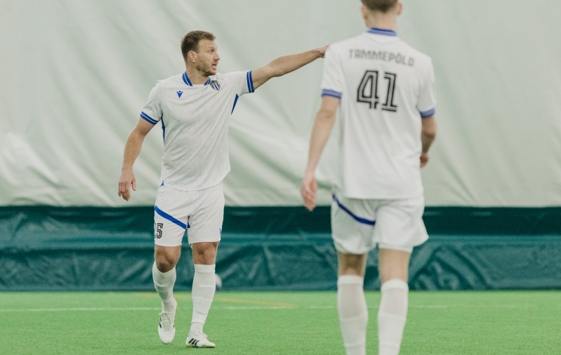 Liverpooli ja Barcelona legendide lahinguks valmistuv Klavan mängis Esiliiga B-s 70 minutit  (Pevtsov keerutas karistuslöögi ristnurka!) 