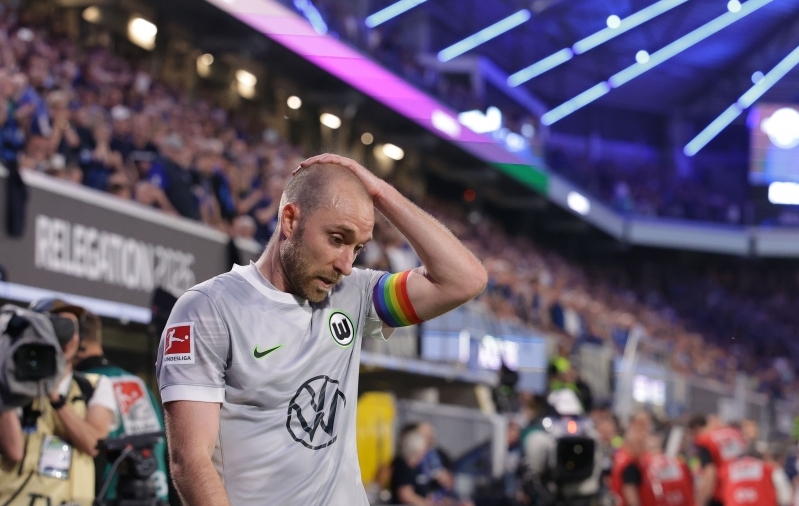 Üle saja minuti vähemuses mänginud Wolfsburg langes esmakordselt Bundesligast välja