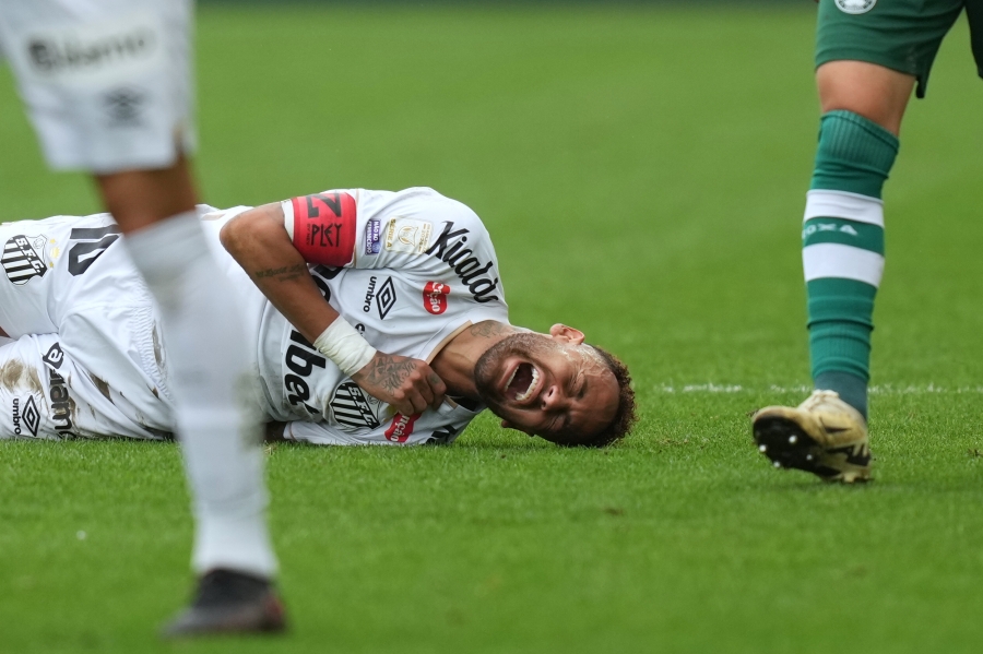 Kolme aasta järel MM-kutse teeninud Neymar on suurturniiri eel taas rivist väljas. Kui kauaks?