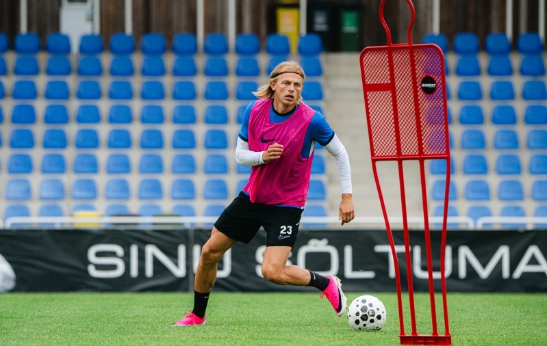 Henni naerma ajanud Sinjavski: klubis räägib treener sama asja iga päev, koondises saab puhata