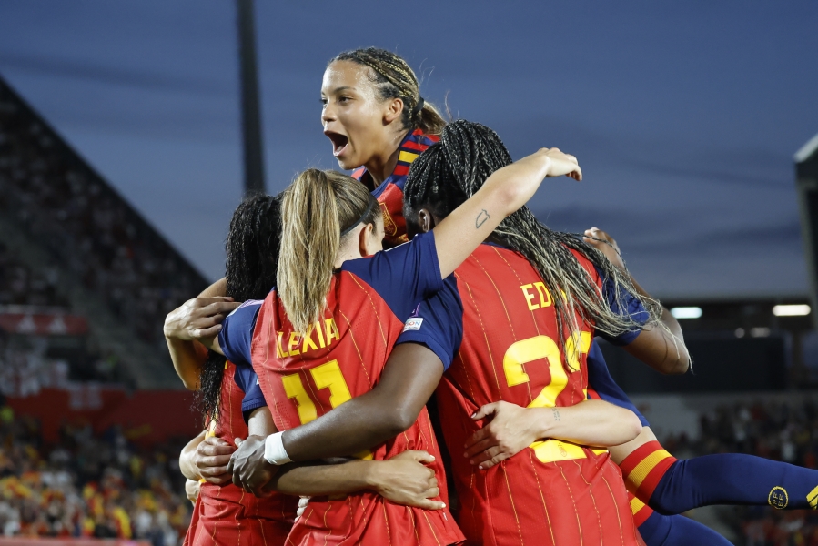 Mis Euroopa meister? Ühe jalaga MM-ile hüpanud Hispaania küttis inglannadele hirmsa sauna  (Saksamaa MM-il, Holland hädas) 