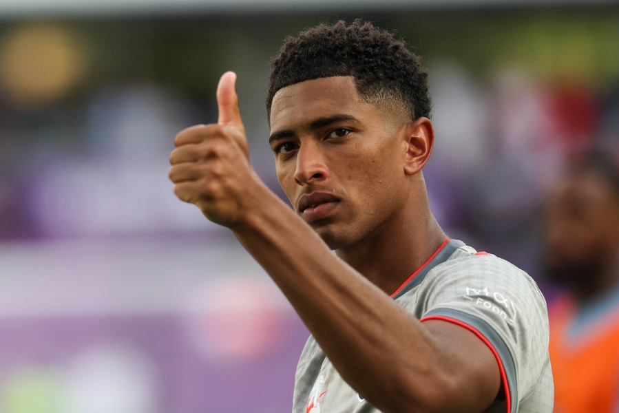 Tormihoiatus: tund aega edasi lükatud mäng lõppes inglaste kindla paremusega  (Ronaldo kõmmutas taevasse, Portugal võitis ikka) 