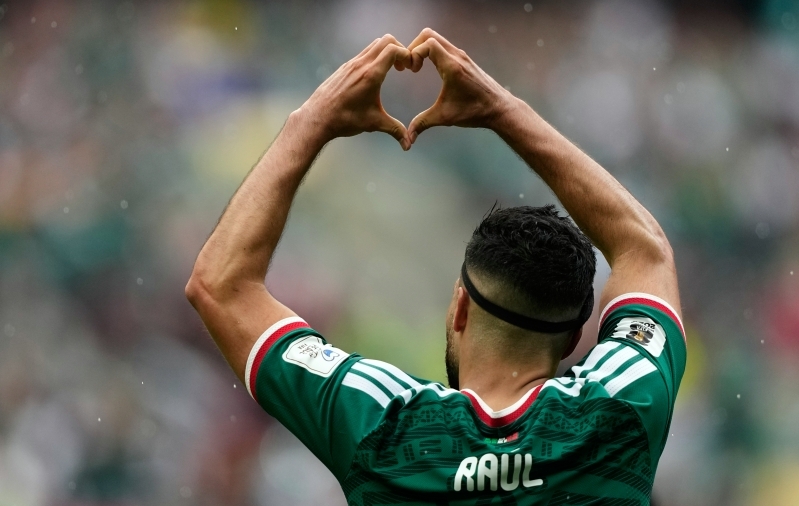 Raul Jimenez ja Mehhiko alustasid kodust MM-finaalturniiri v&otilde;iduga. Foto: Scanpix / Natacha Pisarenko / AP Photo