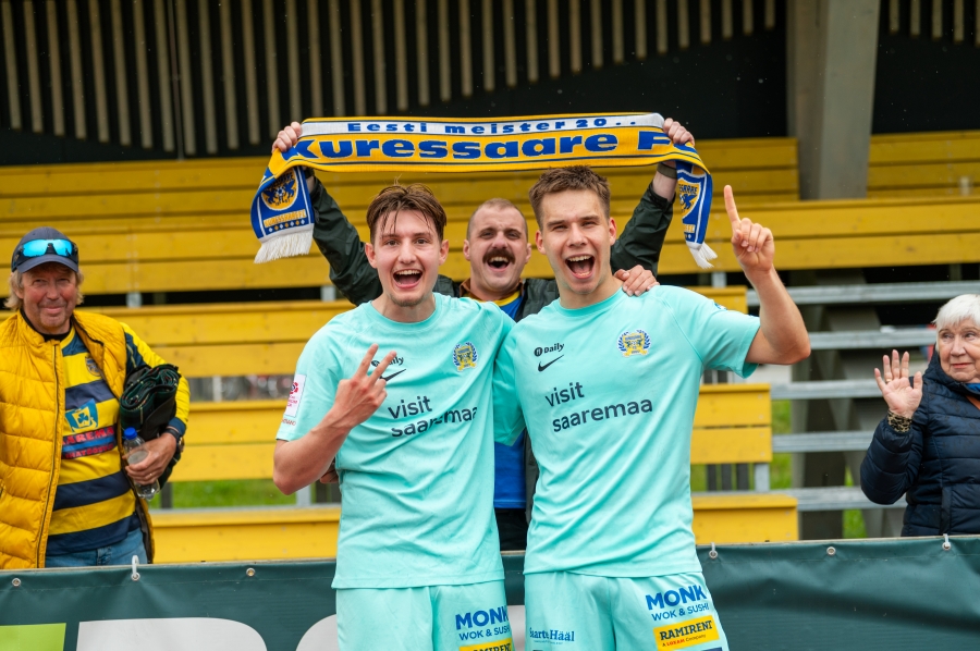 Memo | Kahuripaugud juhatasid Laagris sisse tulevärgi, mis lõppes õnnelikult Kuressaarele