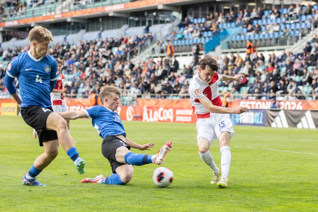 Eesti koondise ettevalmistusel pandi suurt r&otilde;hku oma karistusala kaitsmise spetsiifilistele oskustele, n&auml;iteks l&ouml;&ouml;kide ja tsenderduste blokeerimisele. Foto: Brit Maria Tael