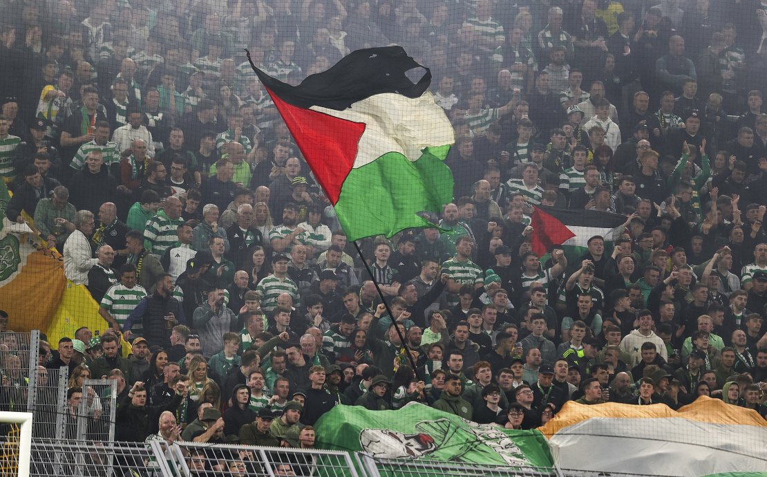 Florakaid peksnud noored lehvitasid EJL-i hallis Palestiina lippu. Tallinna abilinnapea: spordis pole kohta poliitilistele sõnumitele