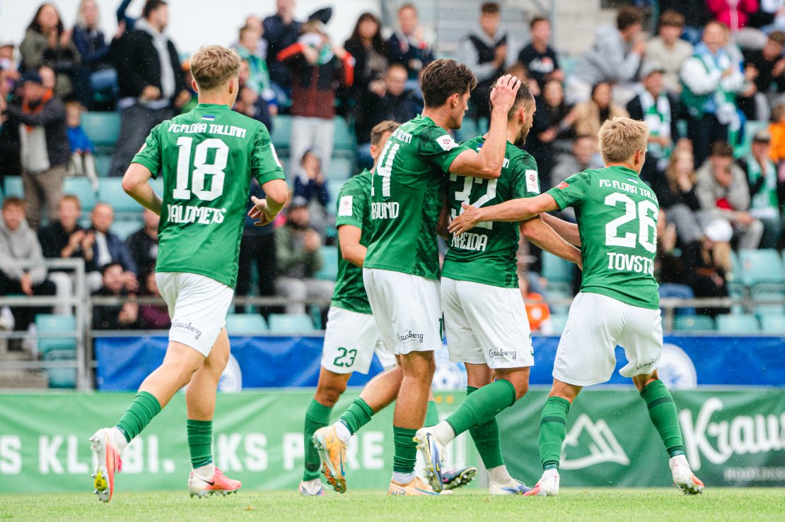 Vladislav Kreida kaugl&ouml;&ouml;k puhus Flora m&auml;ngule elu sisse. Foto: Liisi Troska / jalgpall.ee