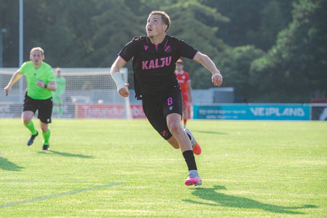 Oleksandr Musolitin j&auml;ttis Kalju 31. minutil k&uuml;mnekesi. Foto: Liisi Troska / jalgpall.ee