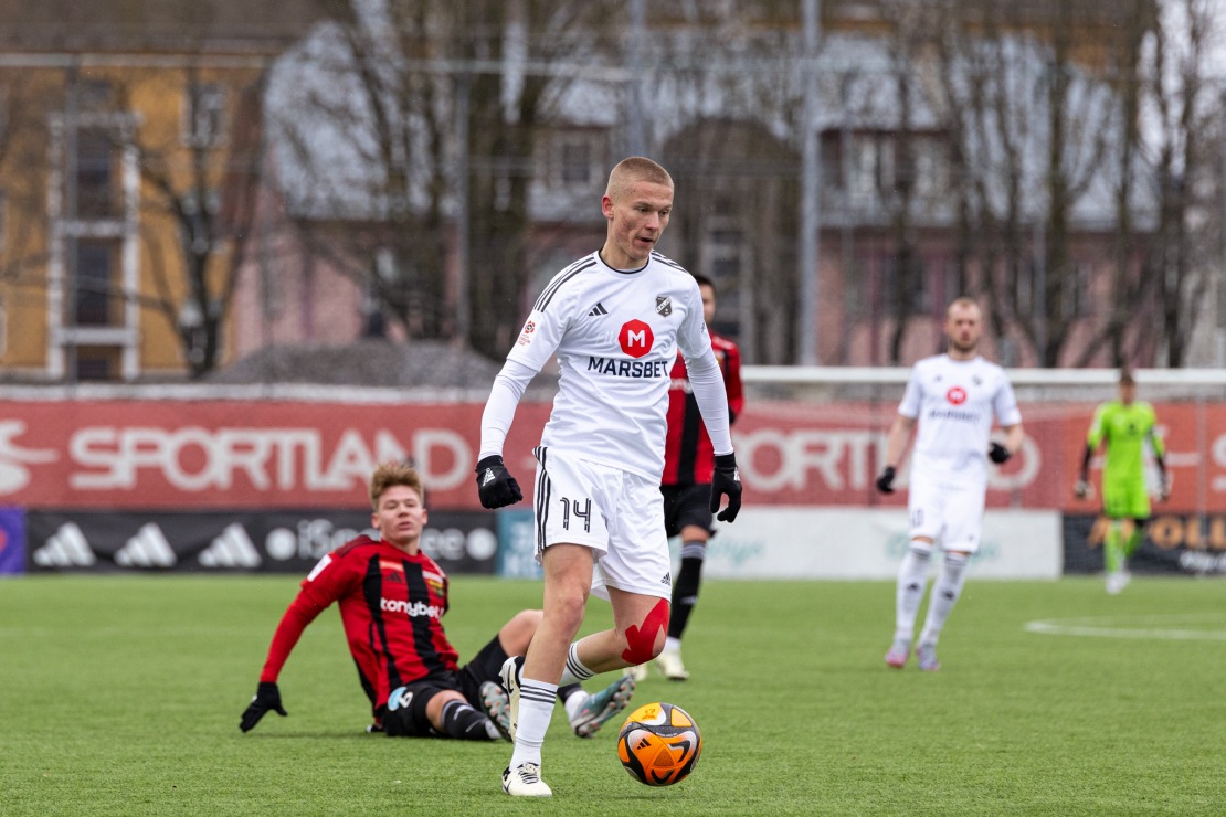Komissarovi tsenderdus aitas klubil liidriks tõusta, Mihhailovi tiim avas punktiarve