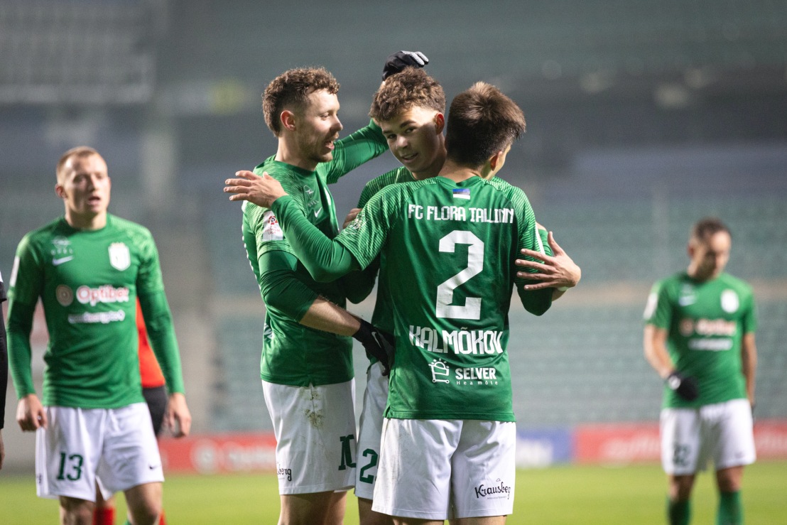 Sander Alamaa mullu Flora s&auml;rgis. Foto: Katariina Peetson / jalgpall.ee