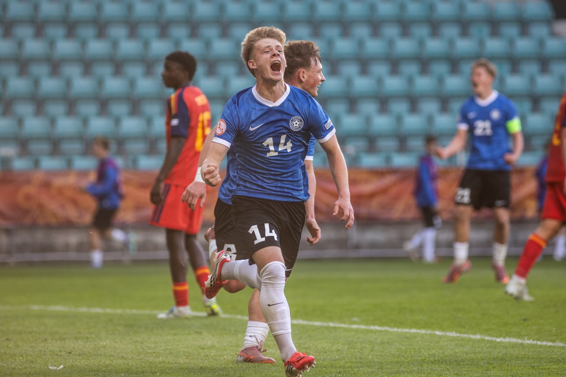Ron Neltsas l&otilde;i U17 EM-finaalturniiril Hispaania v&otilde;rku m&auml;lestusv&auml;&auml;rse v&auml;rava. Foto: Brit Maria Tael