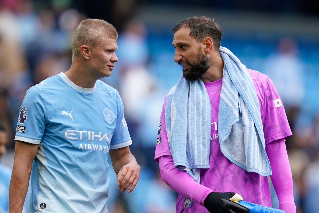 "Erling, kas paneme Meistrite liiga kinni?" k&uuml;sib City kindamees Gianluigi Donnarumma s&otilde;ber Haalandilt. Foto: Scanpix / Dave Thompson / AP Photo