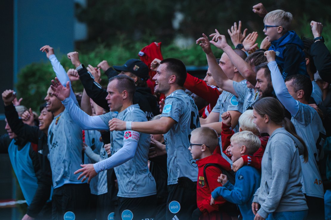 N&otilde;mme United t&auml;histas klubi ajaloo esimest derbiv&otilde;itu koos f&auml;nnidega. Foto: Liisi Troska / jalgpall.ee