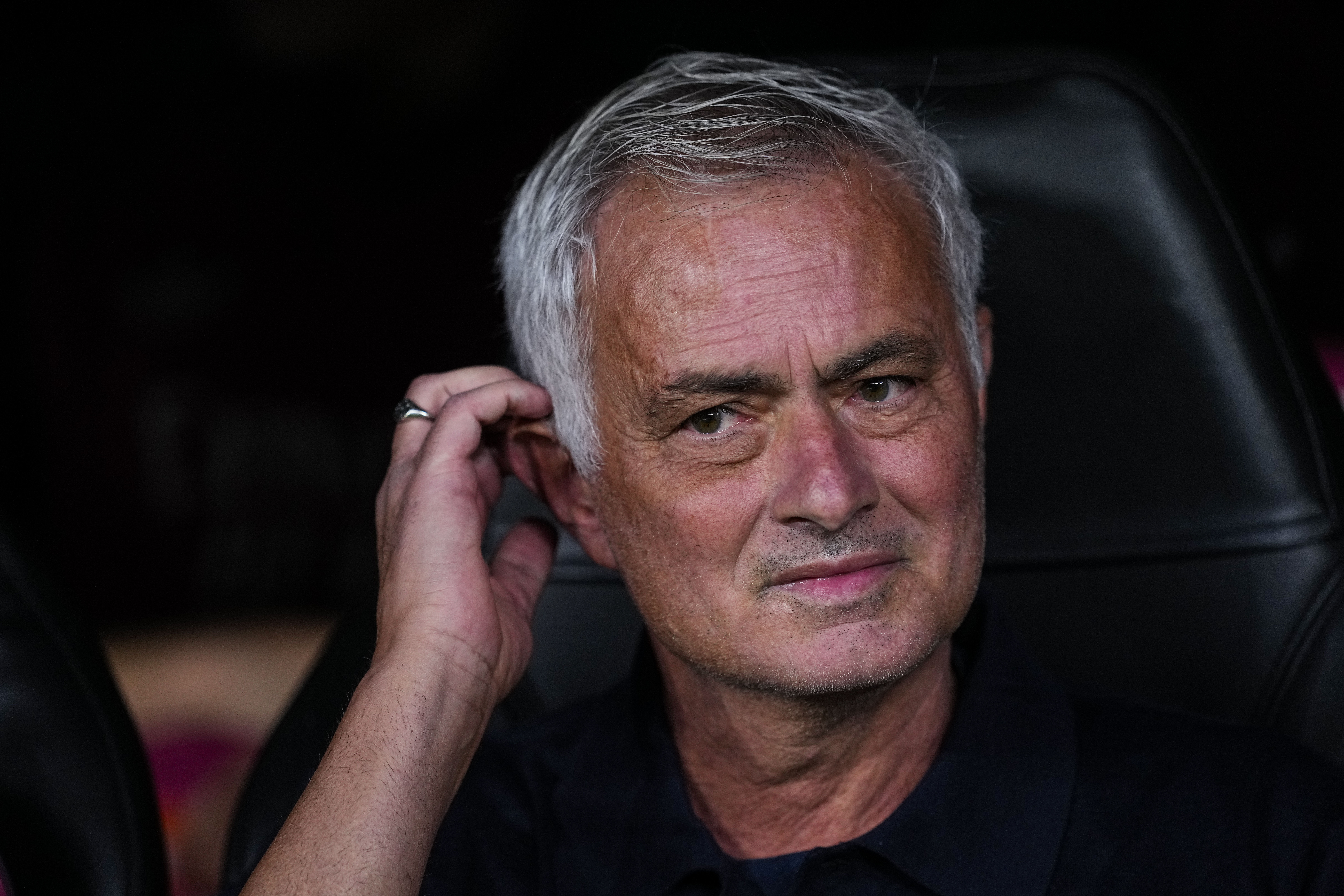 Mourinho lõi pressikonverentsil fotod letti: tahaksin uskuda, et kohtunikud lihtsalt eksisid ...