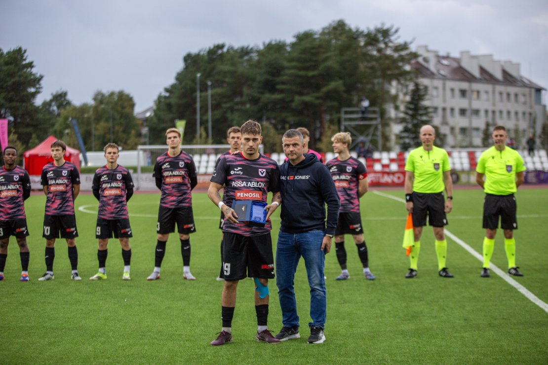 Dinars Ekharts valiti Esiliiga augustikuu parimaks m&auml;ngijaks. Foto: Carmen Loime