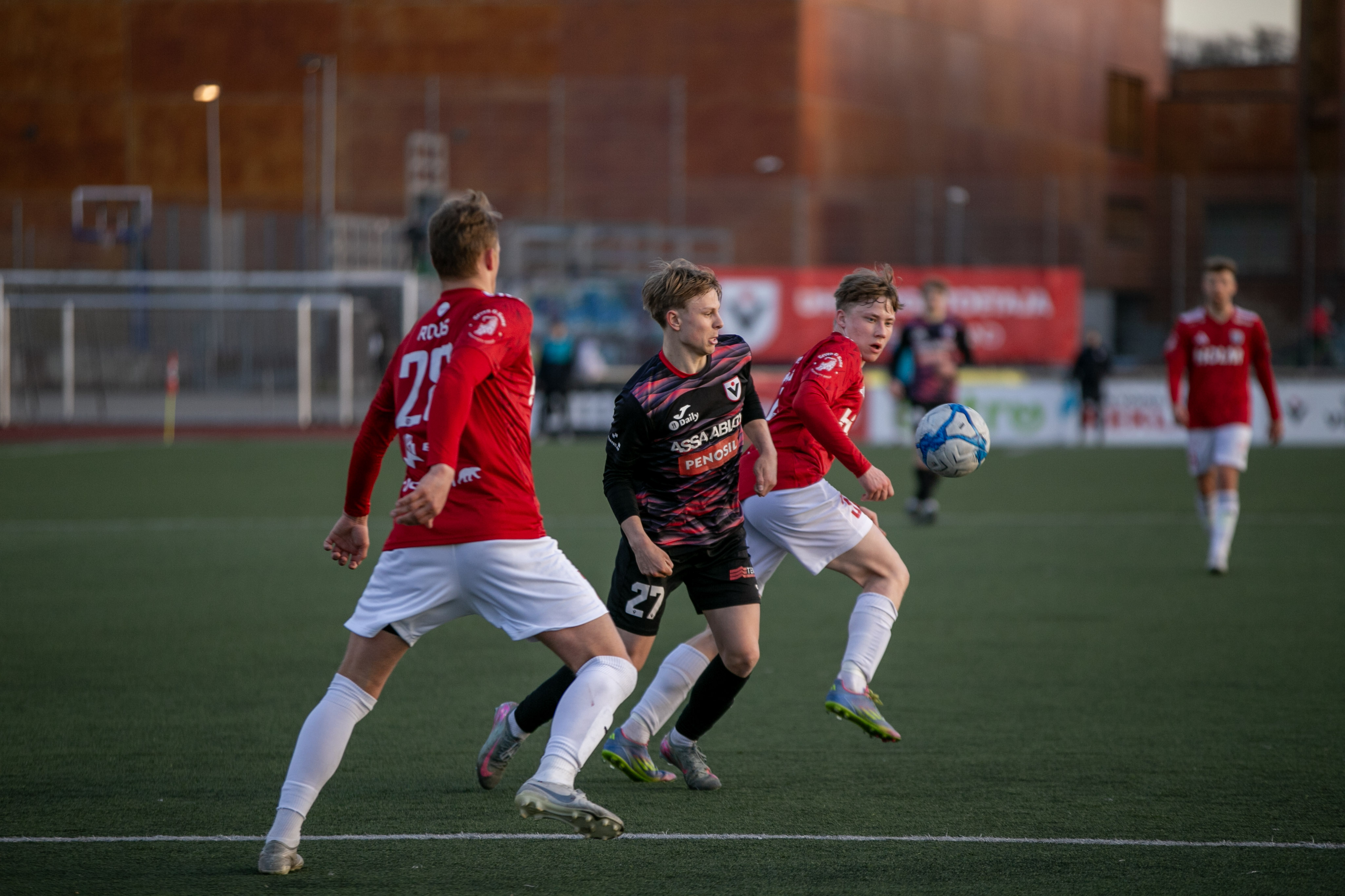 TÄNA OTSEPILT: Esiliiga võidu peale käivas lahingus jagavad maid Viimsi ja Welco  (kell 19.00!) 