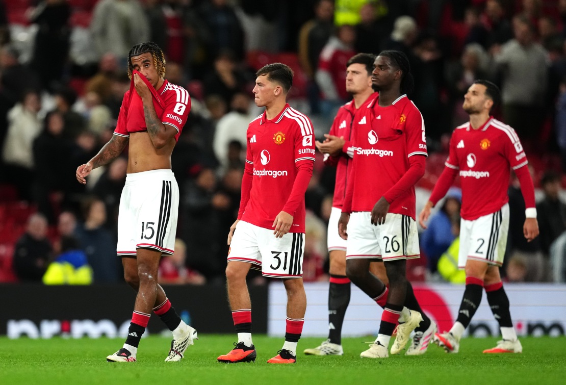 Manchester United kaotas esmakordselt 50 aasta jooksul kodus 0:2 eduseisust
