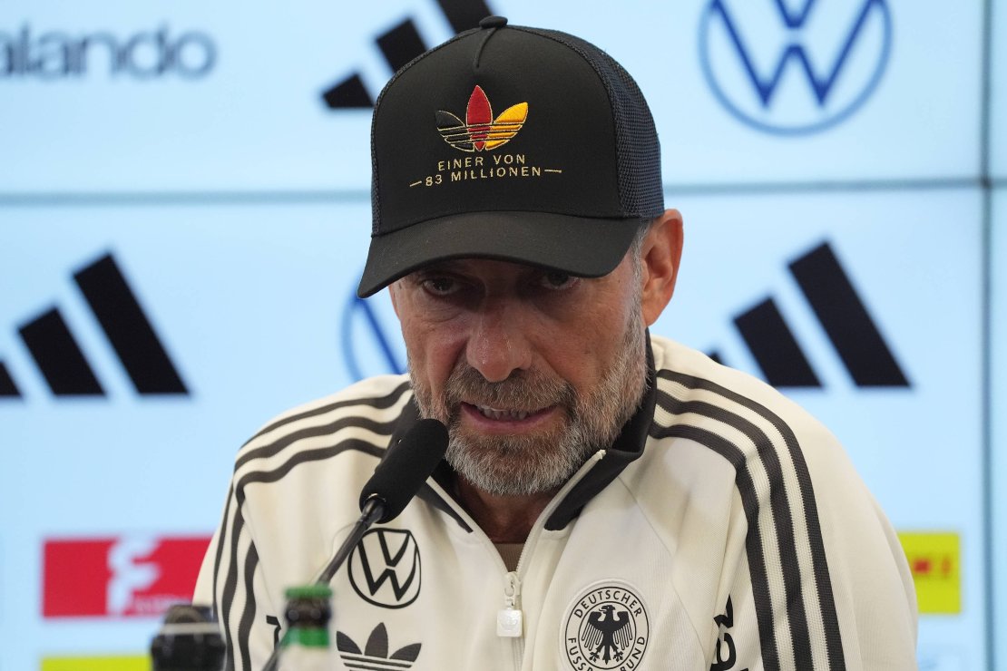 Uued tuuled: Klopp valis topeltaknaks kaks koosseisu, nimekirjas 16 debütanti  (+ poliitiline sõnum peatreenerilt!) 