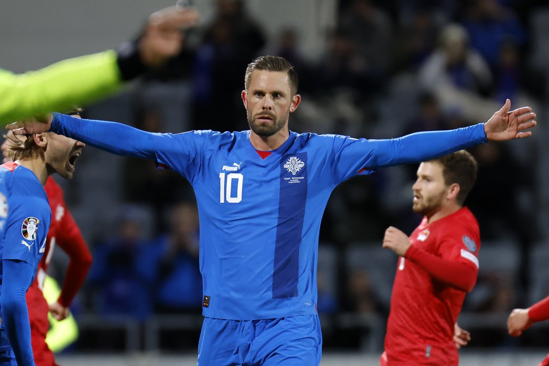 Kaks korda Eestiga kohtuvas Islandi koondises on ainsaks koduse liiga mängijaks Sigurdsson