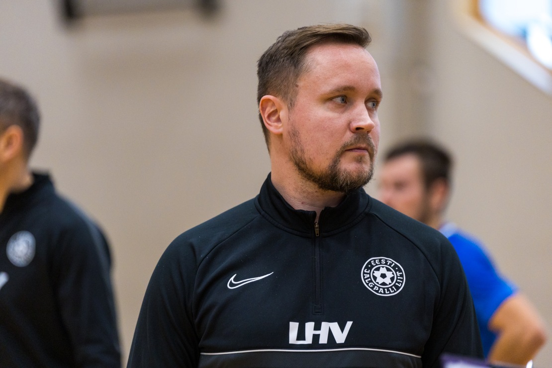 U21 koondise tegemistele lisab v&auml;rvi saalikoondise peatreener Mikko Kyt&ouml;l&auml;. Foto: Katariina Peetson / jalgpall.ee