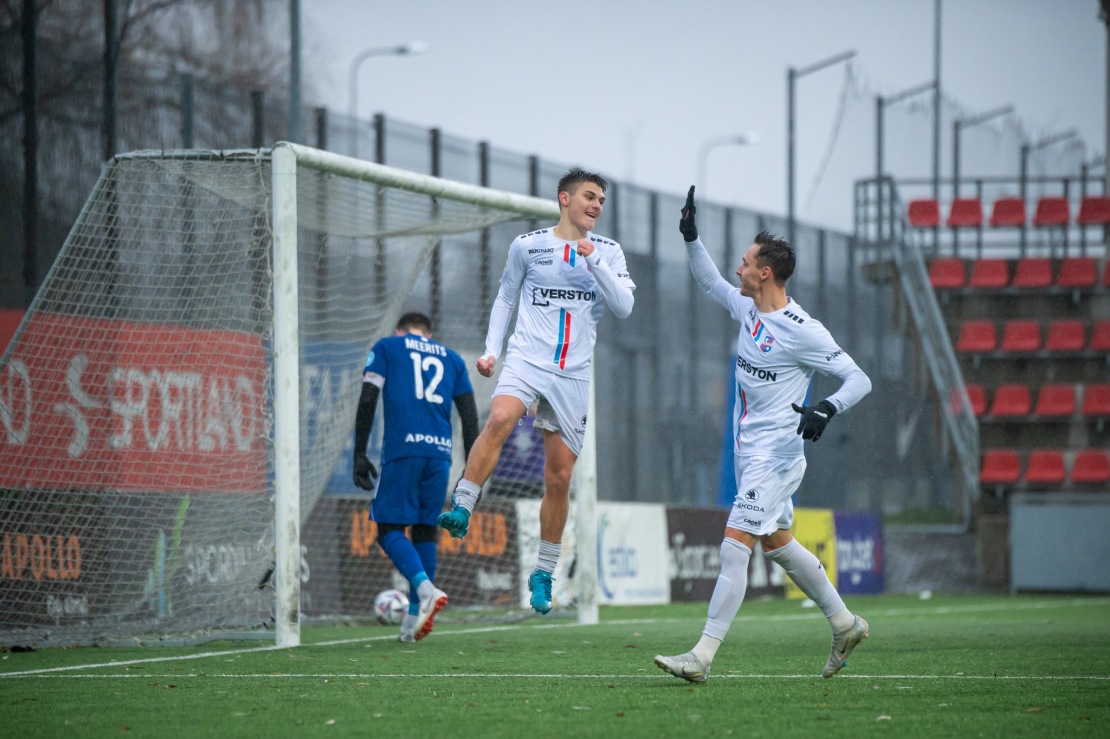 Patrik Kristal Paide Linnameeskonna särgis väravat tähistamas. Foto: Liisi Troska / jalgpall.ee
