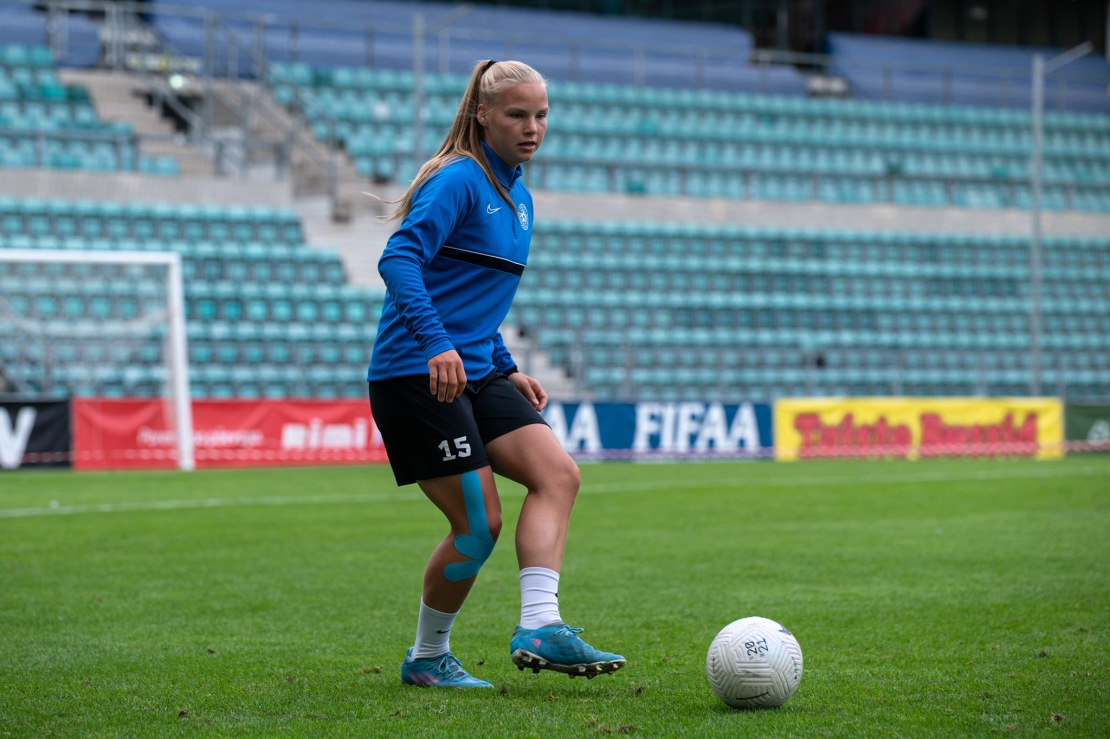 Eesti naiste A-koondist on Sandra P&auml;rn senise karj&auml;&auml;ri jooksul esindanud kolmes m&auml;ngus. Foto: Liisi Troska / jalgpall.ee