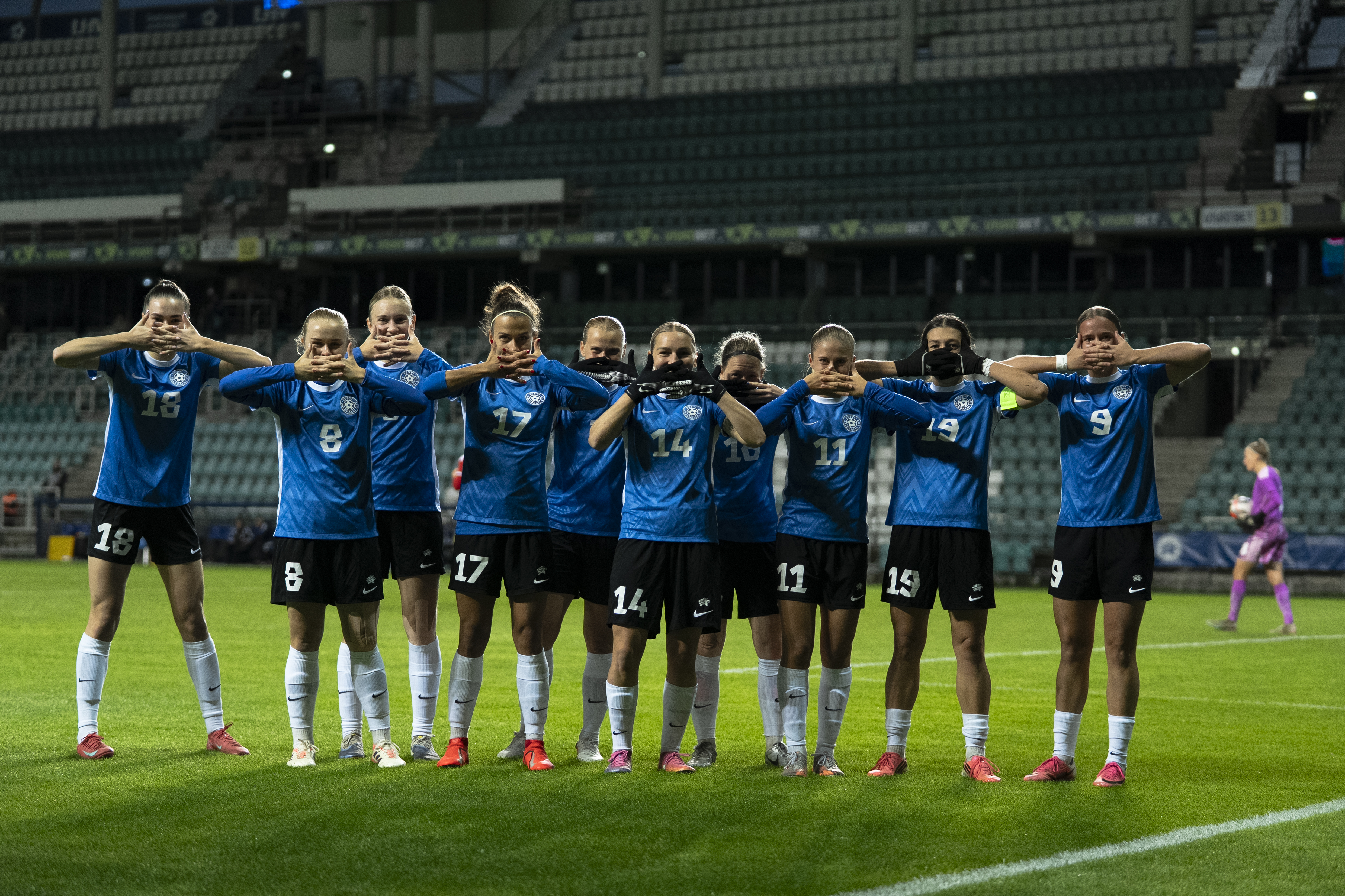 OTSEPILT: naiste koondis alustab sõprusmänge Tšehhi U23 vastu   (TAMMIIIK!!!) 