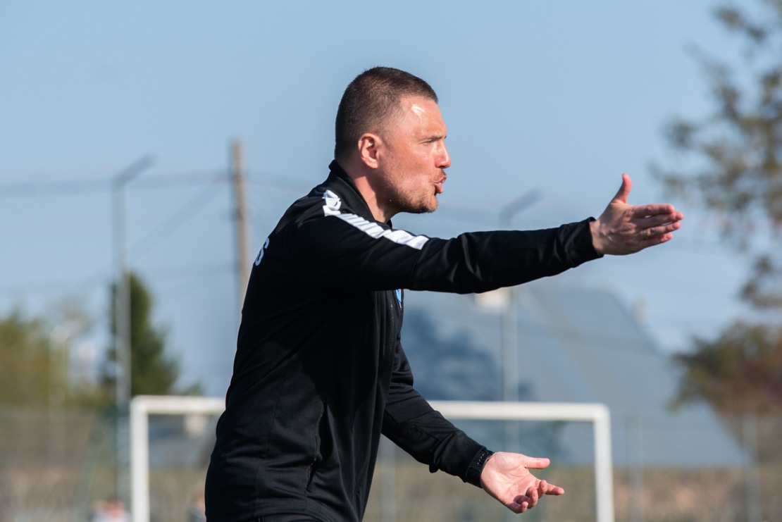 Dmitrijs Kala&scaron;nikovsi ajastu j&auml;i Transis v&auml;ga l&uuml;hikeseks. Foto: Liisi Troska / jalgpall.ee