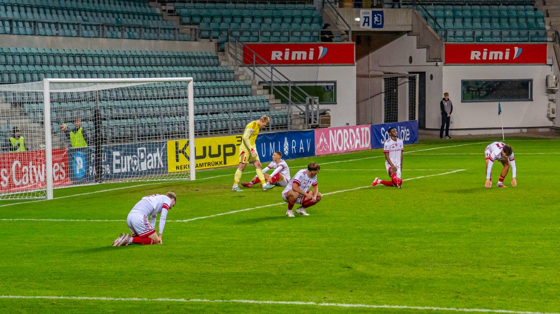 Premium liiga numbrinope | Kunstmuru võtab üle ja kaks tiimi hõõruvad käsi kokku